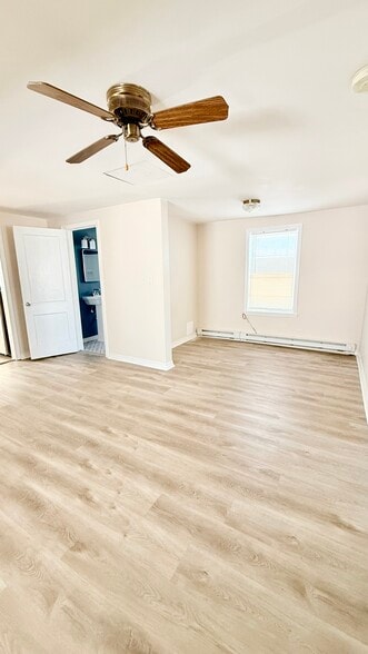 Building Photo - 5843 W Warwick Ave