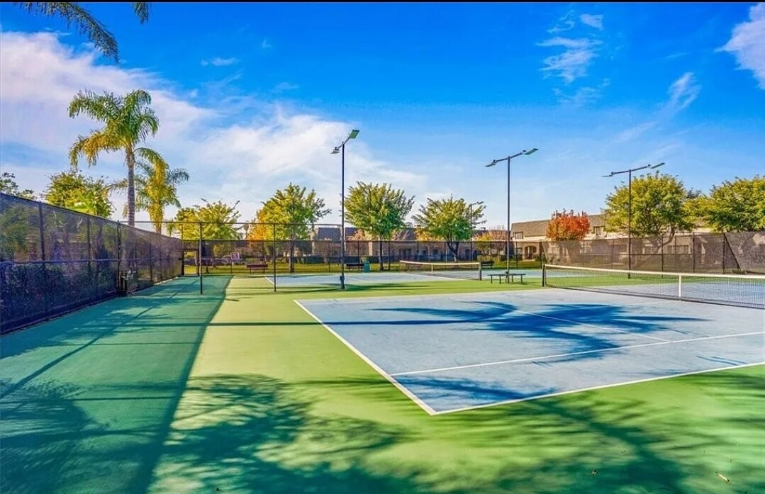 Building Photo - 6501 Vanalden Ave