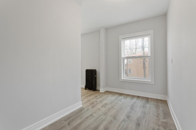 Building Photo - 6942 N Wolcott Ave