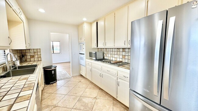 Building Photo - Beautiful Scenic Country Property with Vie...