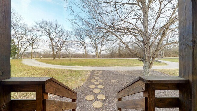 Building Photo - Stunning home situated on over 1 acre in North Thompson’s Station!