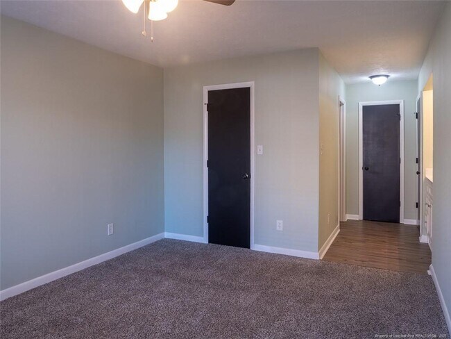 Building Photo - 667 Bartons Landing Pl