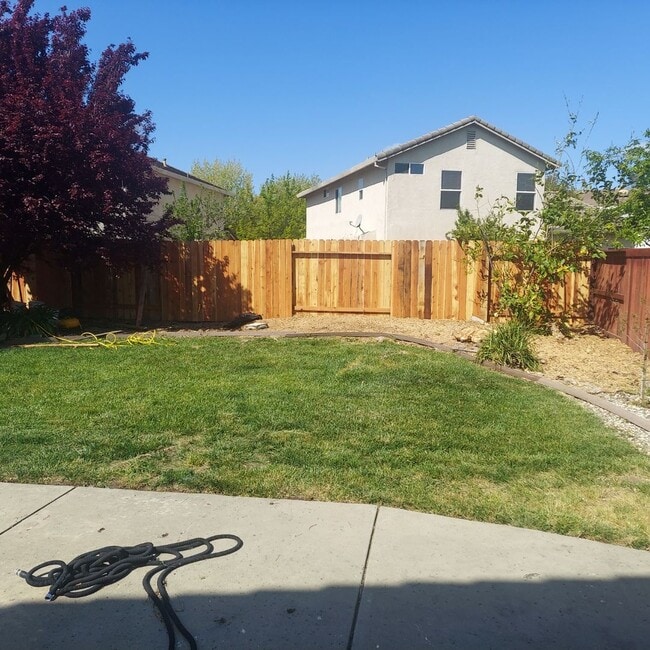 Building Photo - Natomas Park, spacious 3 bedroom with larg...