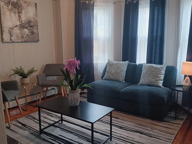 Building Photo - 125 Salina St