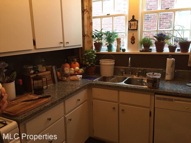 Building Photo - 1 br, 1 bath Apartment - 807 PENN AVENUE