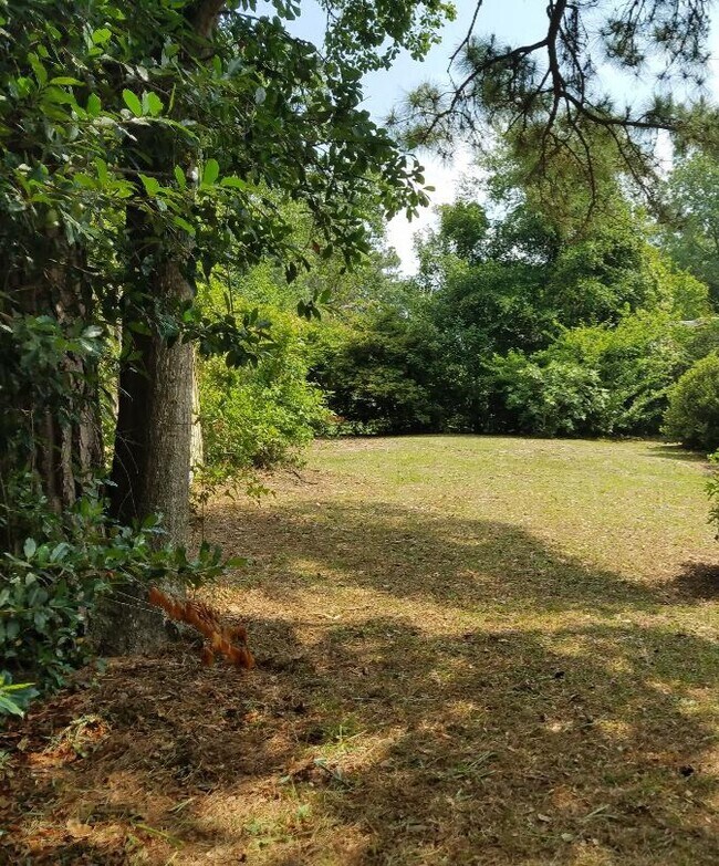 Building Photo - 414 Sharon Dr