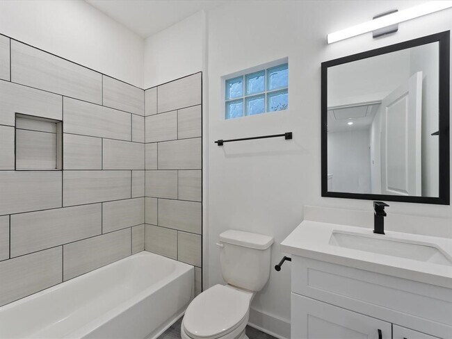 Building Photo - 4018 Northfield Ln