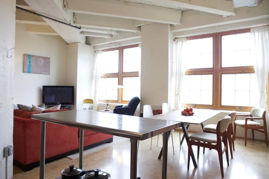 Building Photo - 1420 NW Lovejoy St