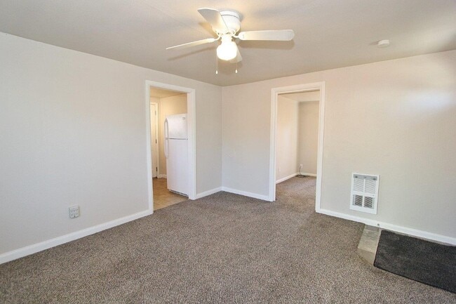 Building Photo - Charming Single-Level Home on the Bench