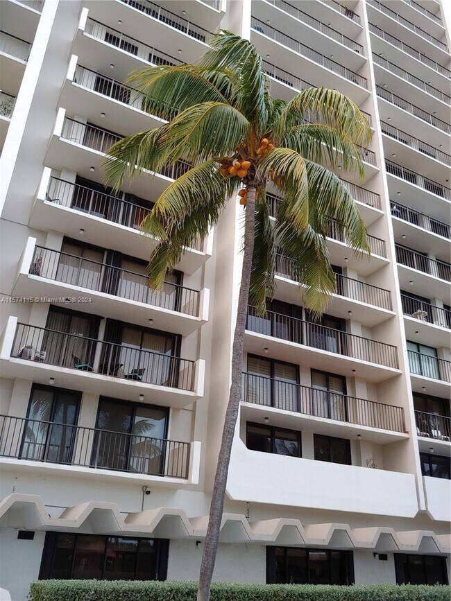 Primary Photo - 2625 Collins Ave