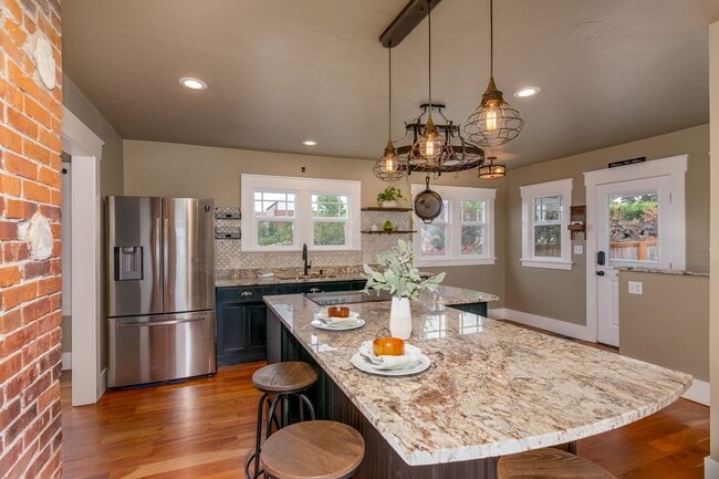 Building Photo - Beautiful Historic Multi Generational home in Heart of Snohomish