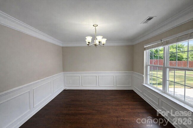 Building Photo - 10545 Barvas St