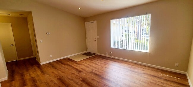 Building Photo - Adorable Single Story home with 3 bedroom and 2 bath