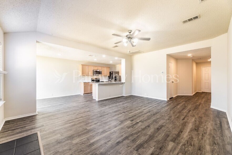 Building Photo - 1405 Dundee Dr