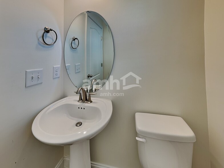 Building Photo - 9013 Ristau Dr