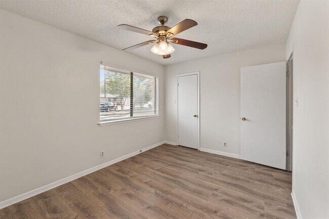 Building Photo - 1402 Oakmeadows Cove