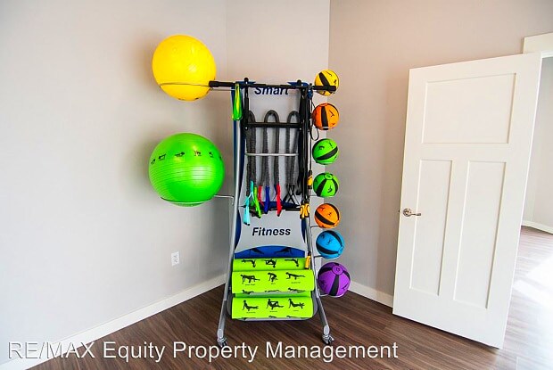 Building Photo - 784 E 500 S