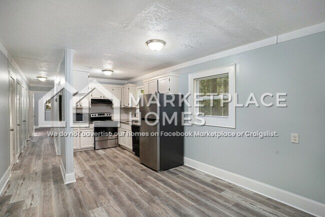 Building Photo - 6258 Green Acres Dr SW