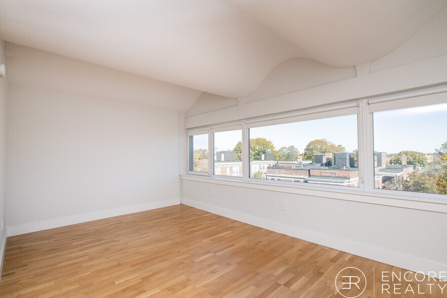 Building Photo - 334 Harvard St