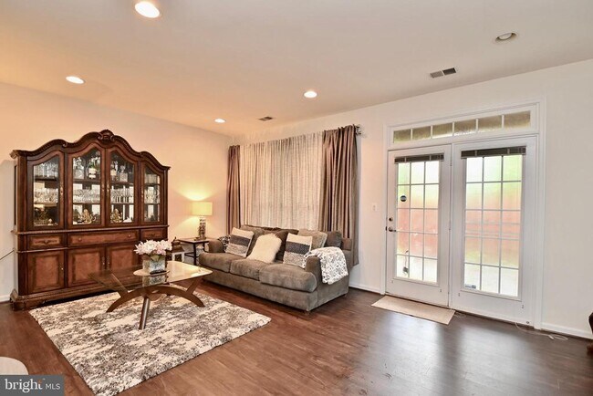 Building Photo - 8240 Gunston Commons Way