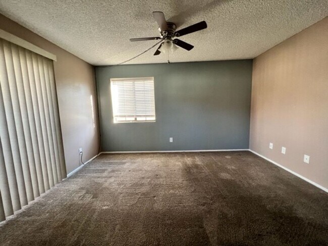 Building Photo - 1 Br Condo on lower level! Gated community