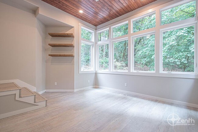 Building Photo - Beautifully Remodeled 5 Bedroom Camas Home...