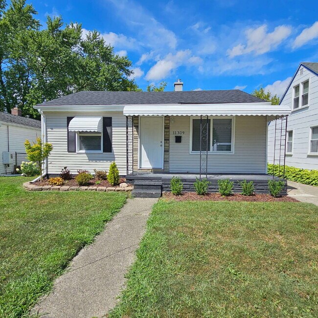 Primary Photo - 2 bed, 1 bath renovated ranch. Kitchen has...