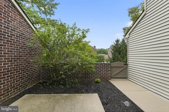 Building Photo - 4 Stirling Ct