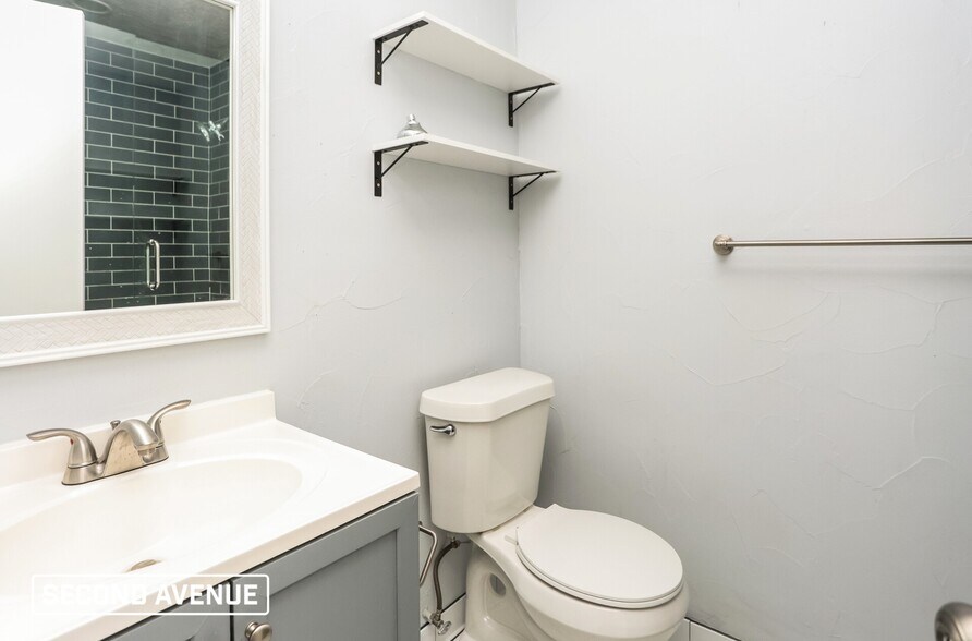 Building Photo - 1614 Hillwood Dr