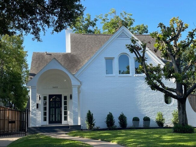 Building Photo - 3605 Plumb St