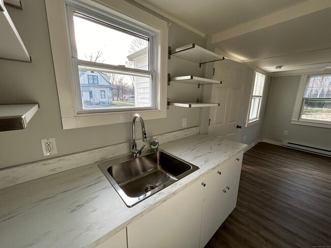 Building Photo - 19 Catharine St
