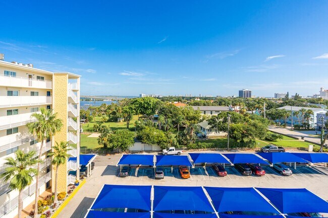 Building Photo - Fully Furnished 1BR/1BA Condo – Riverfront...