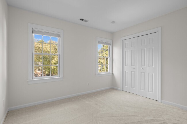 Building Photo - 2406 Flints Pond Cir