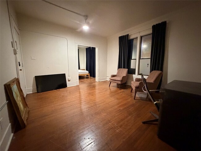 Building Photo - 402 Hyde Park Blvd