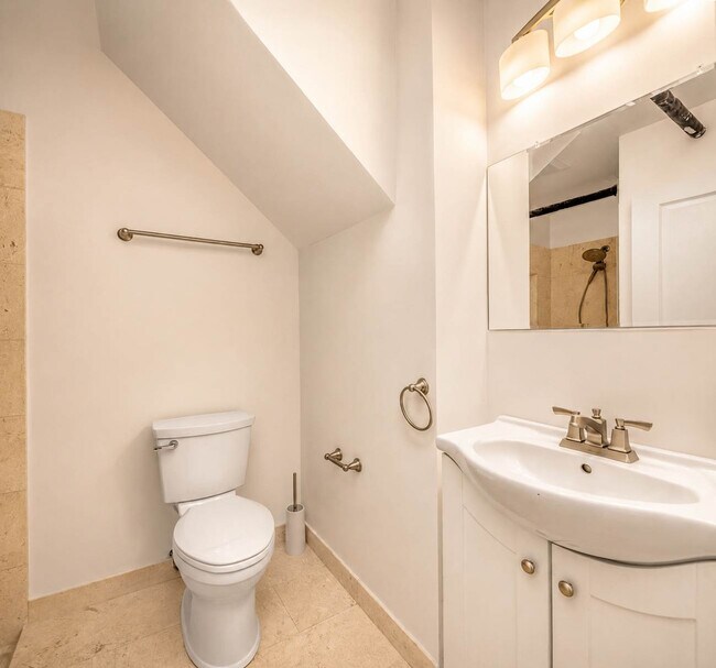 Building Photo - 354 Bowery-SI ID1035000P