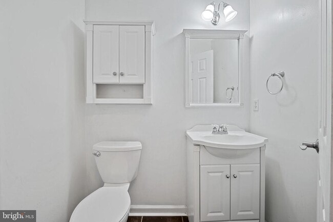 Building Photo - 14551 Lock Dr