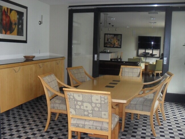Building Photo - Downtown Bellevue One Bedroom One Bath Condo Available!