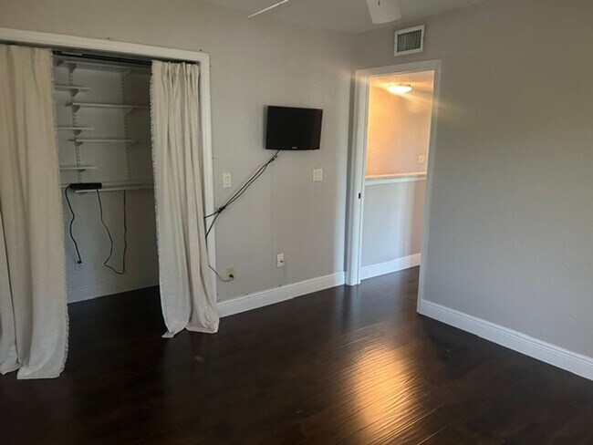 Building Photo - Luxury living with an Intracoastal view and direct access to dock, marina and lift