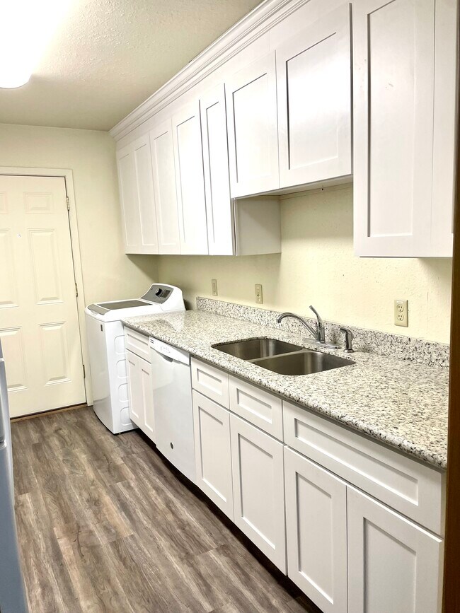 Building Photo - 5458 Folsom Dr