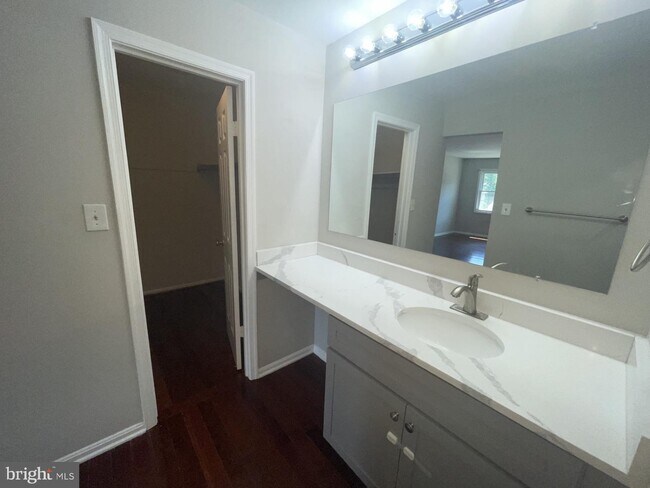 Building Photo - 6463 Honey Tree Ct