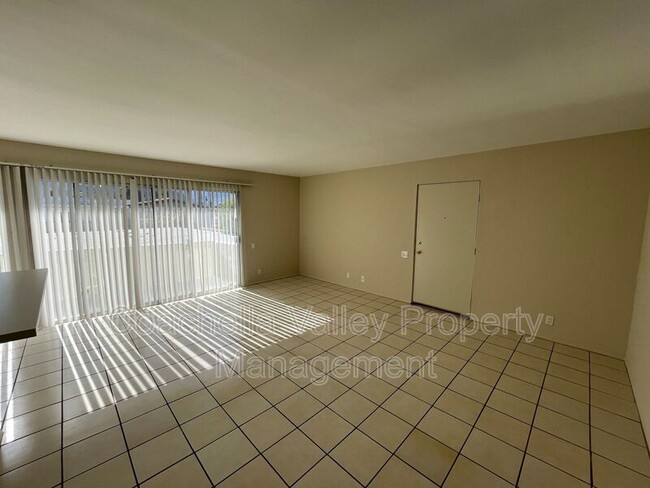 Building Photo - 550 El Cielo Rd