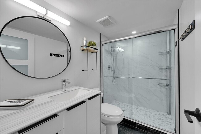 Building Photo - 405 N Ocean Blvd