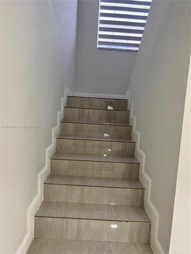 Building Photo - 6284 SW 26th St