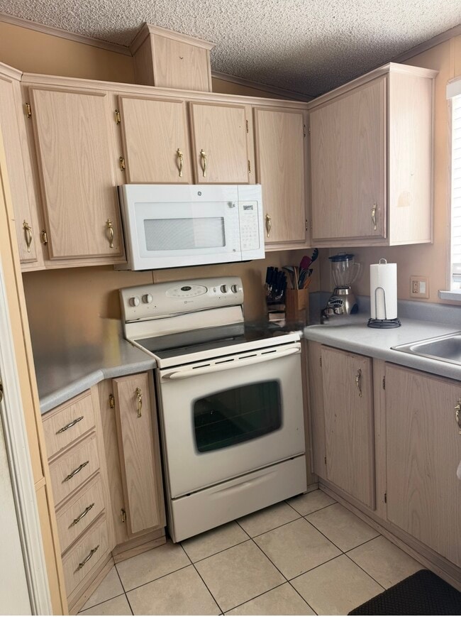 Building Photo - 6250 S Oakmont Dr