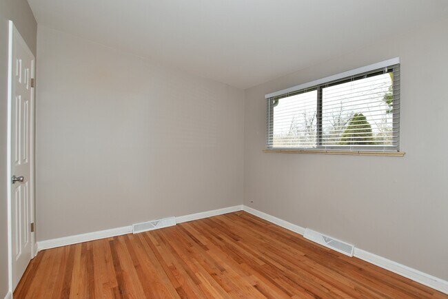 Bedroom - 1801 Crestmore Pl