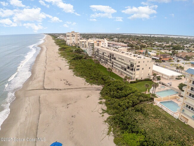 Building Photo - 995 N Hwy A1A