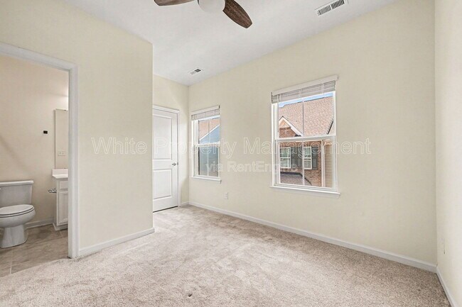 Building Photo - 6222 Cleburne Ct