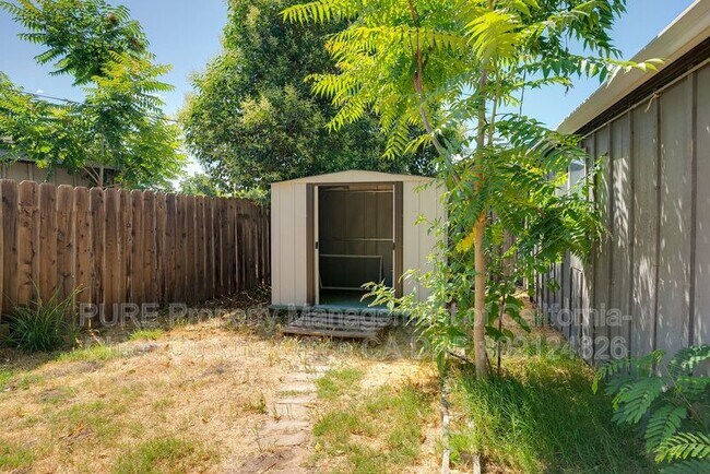 Building Photo - 7701 Molinos Ave