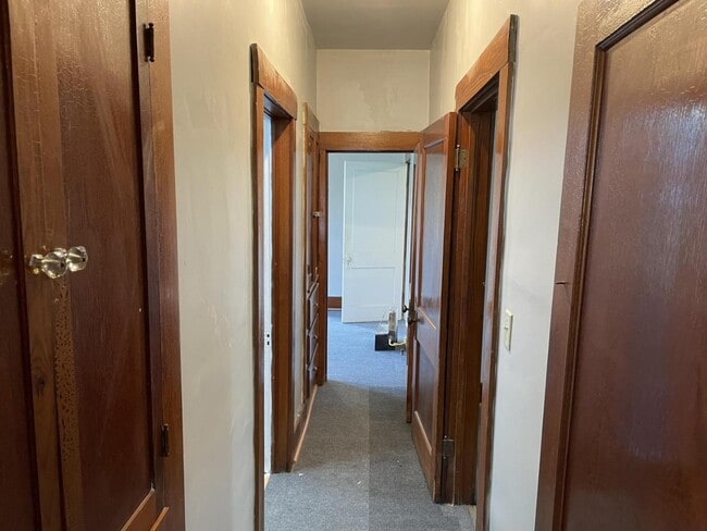 Building Photo - 610 Noble St