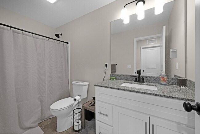 Building Photo - 204 Hunter Ln